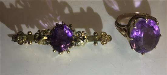 Gold and amethyst ring and 9ct gold gold and amethyst bar brooch